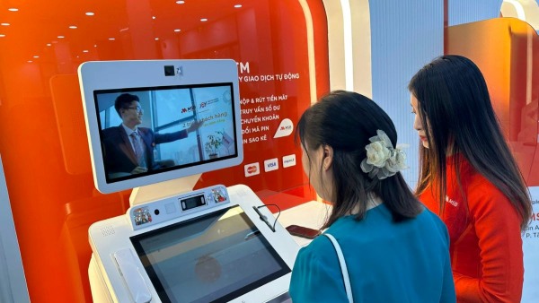  Chuyển tiền vào tài khoản ngân hàng qua cây ATM rất dễ thực hiện 