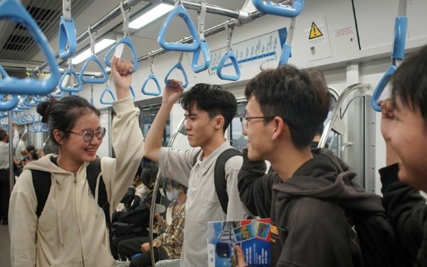 Sử dụng phương tiện công cộng là cách tiết kiệm hiệu quả được nhiều người lựa chọn