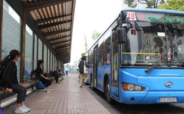 Sử dụng phương tiện công cộng để giúp tiết kiệm chi phí 