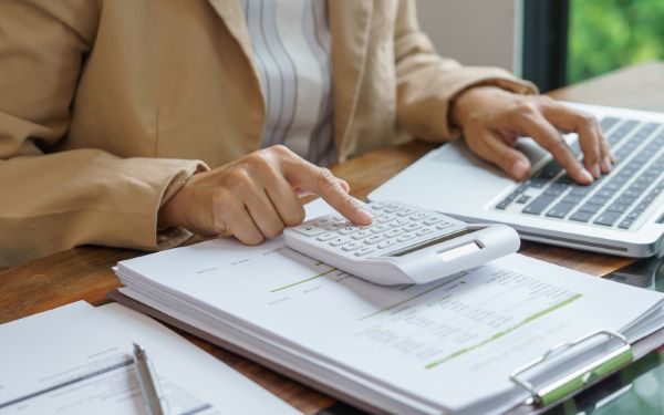 Đánh giá tình hình tài chính trước khi phân bổ chi tiêu với mức lương 10 triệu đồng