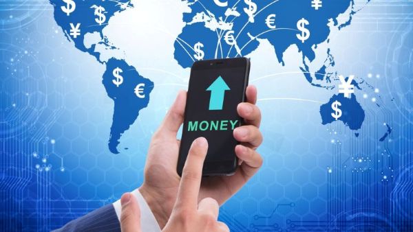 Khách hàng có thể dễ dàng nhận tiền từ người thân ở nước ngoài chỉ trong vài phút