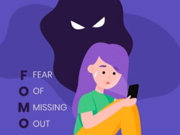 FOMO là từ viết tắt của cụm từ Fear of Missing Out