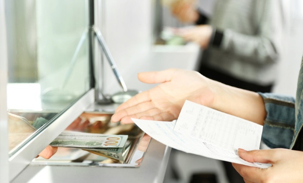 Lãi suất thu về bằng hình thức gửi tiết kiệm không cao